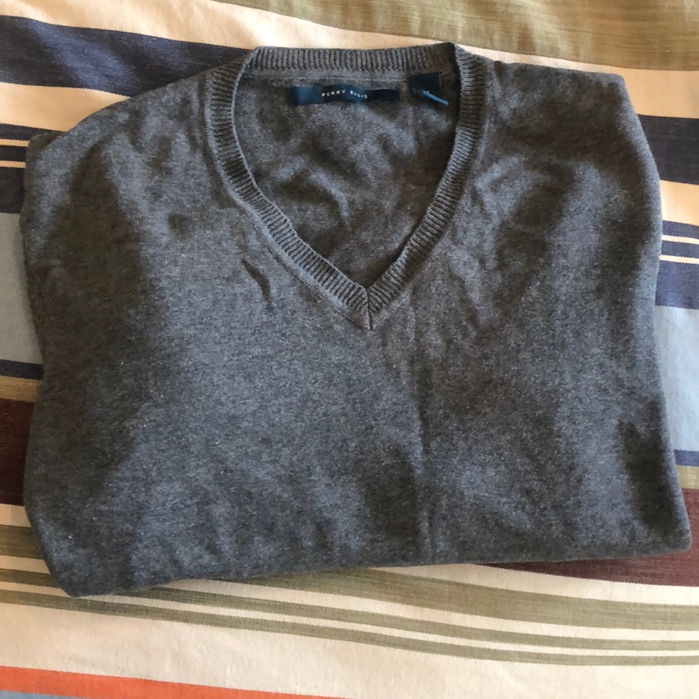Perry Ellis Gray v neck sweater